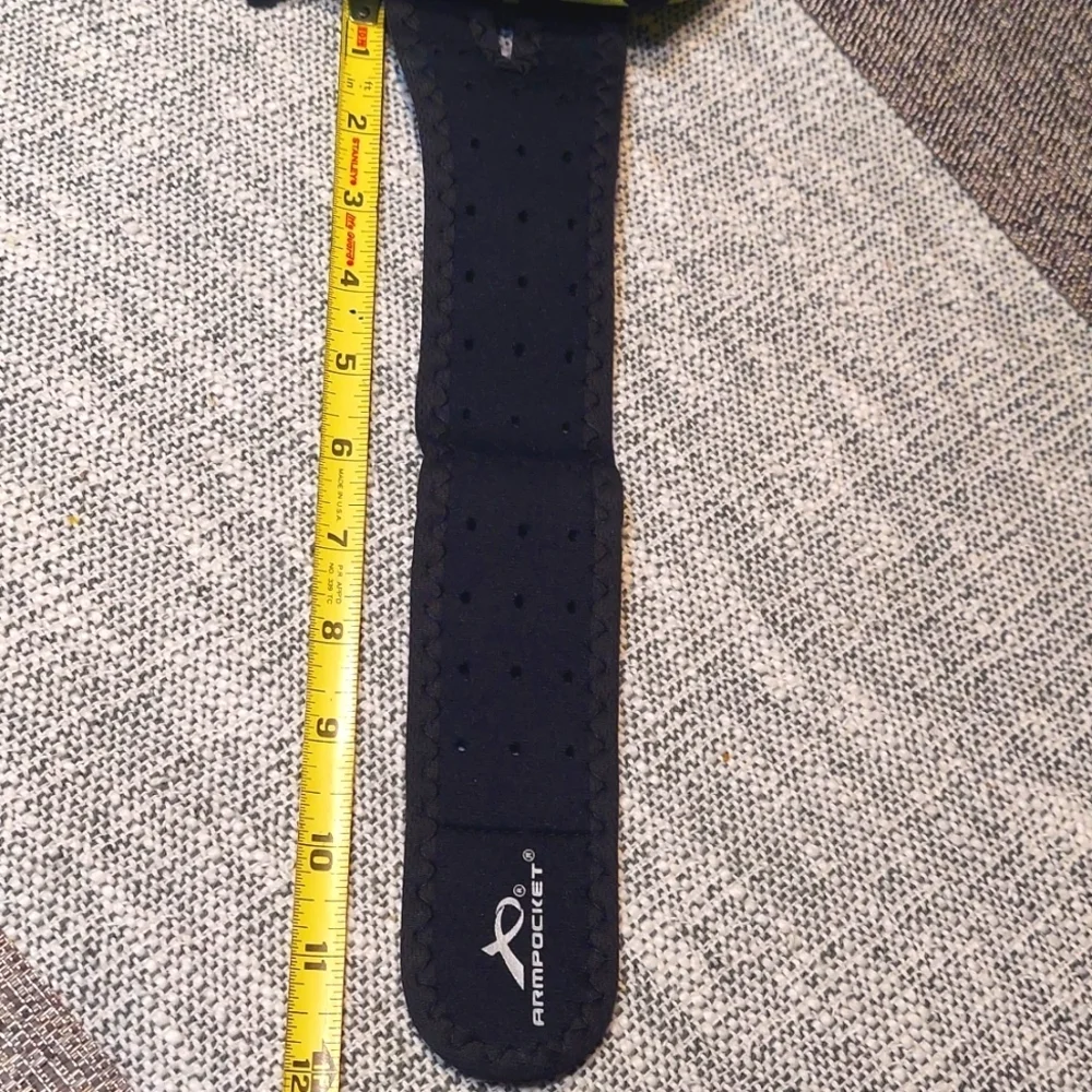 NWOT Armpocket Exercise Velcro Arm Band Cell Phone Holder